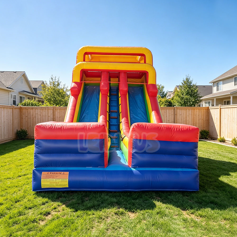 Water Slide Inflatable - 赤と青の屋外用キッズウォーターパーク、トランポリン付き、ダブルスライド、送風機付き